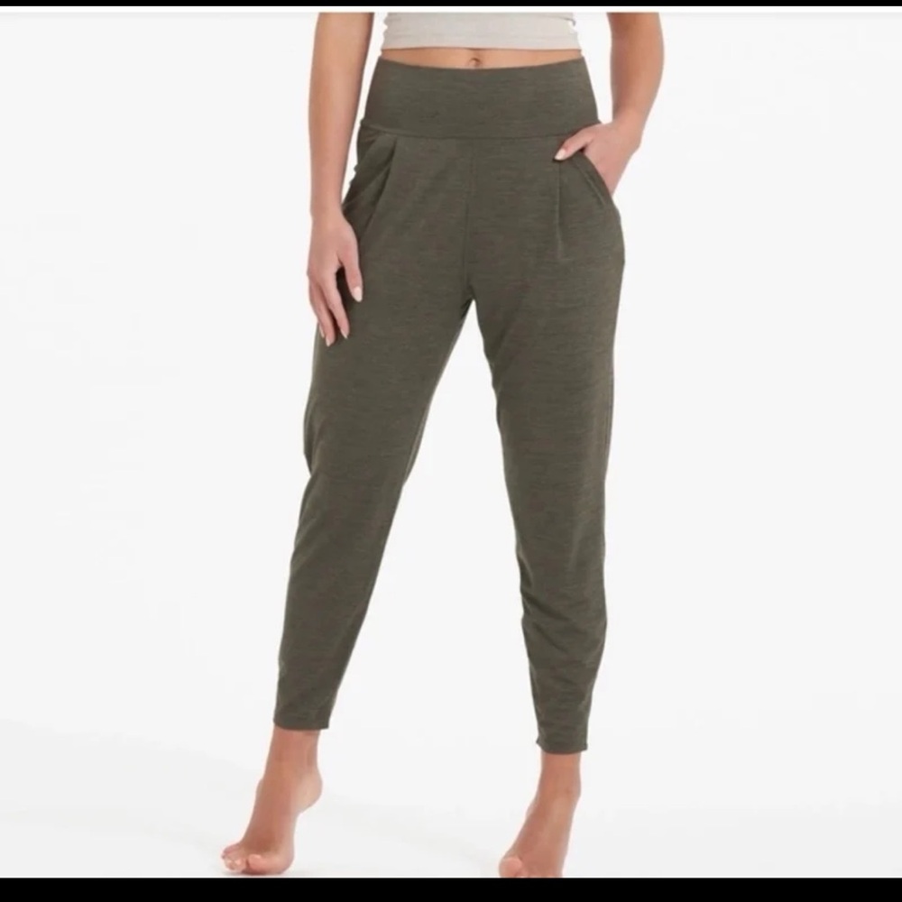 Vuori Lux Harem Jogger Pants size Medium in Charcoal Grey Heathered - Picture 6 of 12
